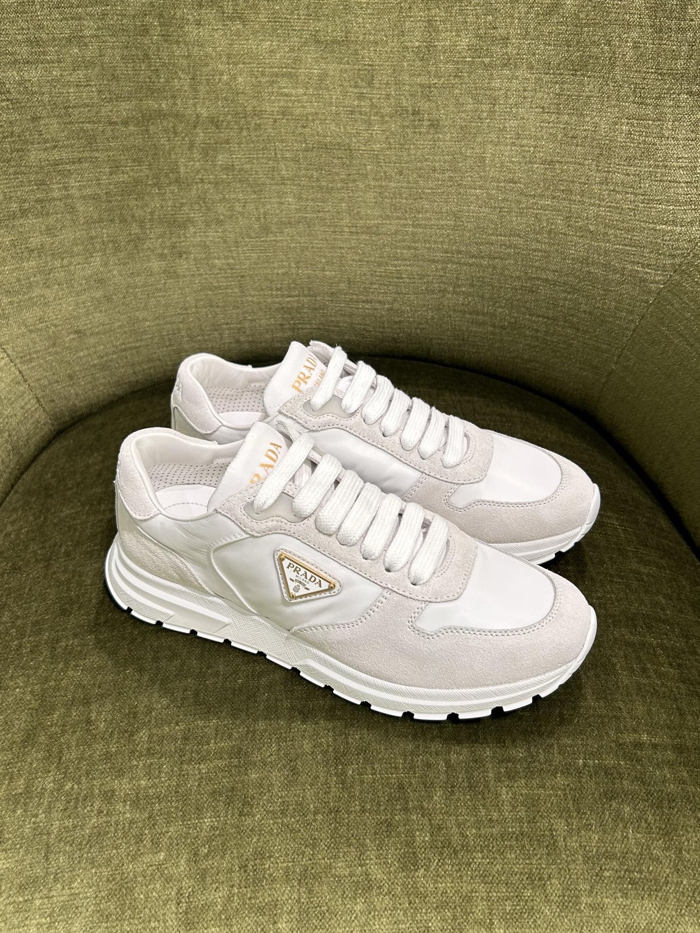 PRADA 프라다 삼각로고 스니커즈