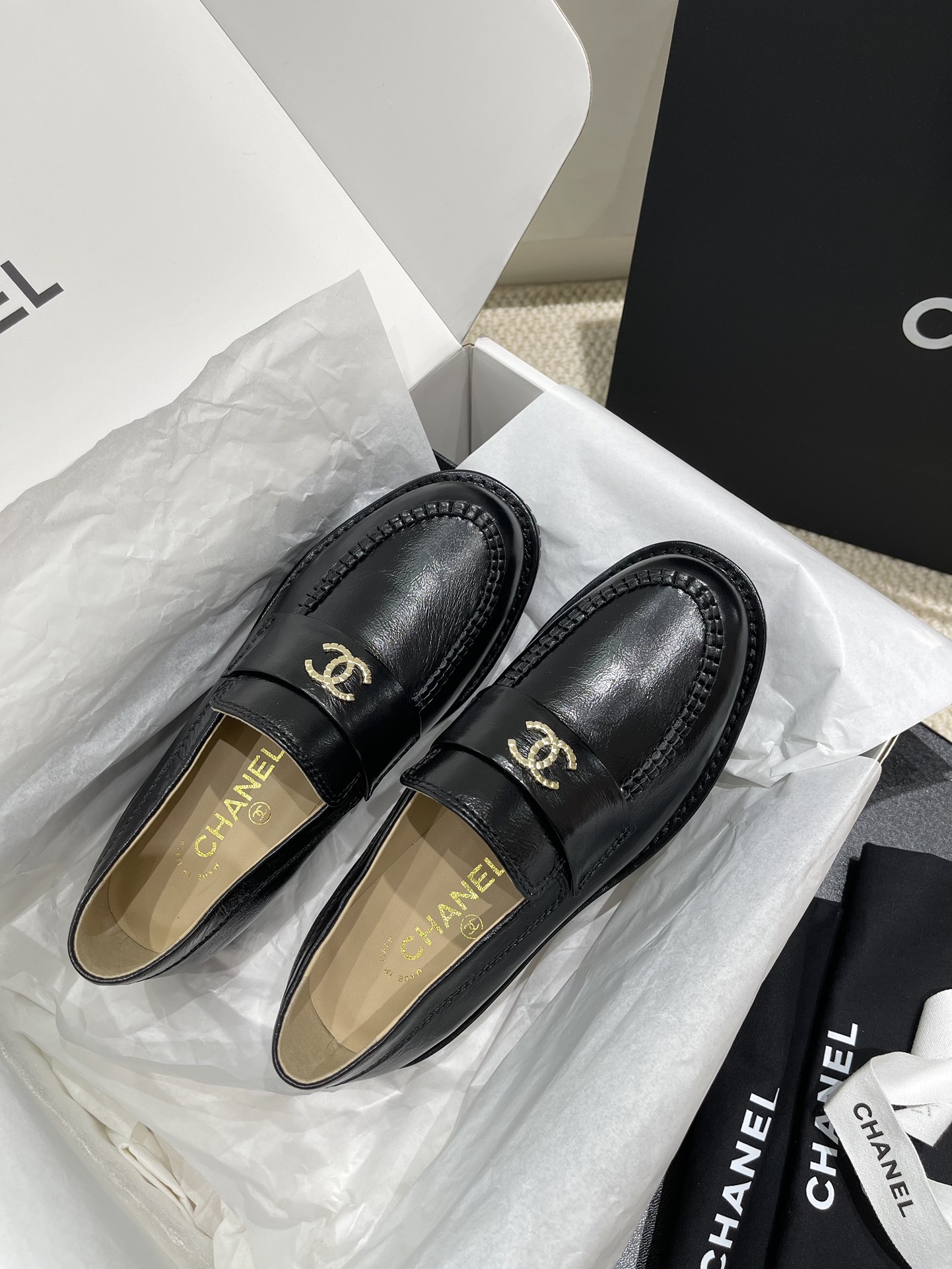 CHANEL Gold CC Loafer(+2color)