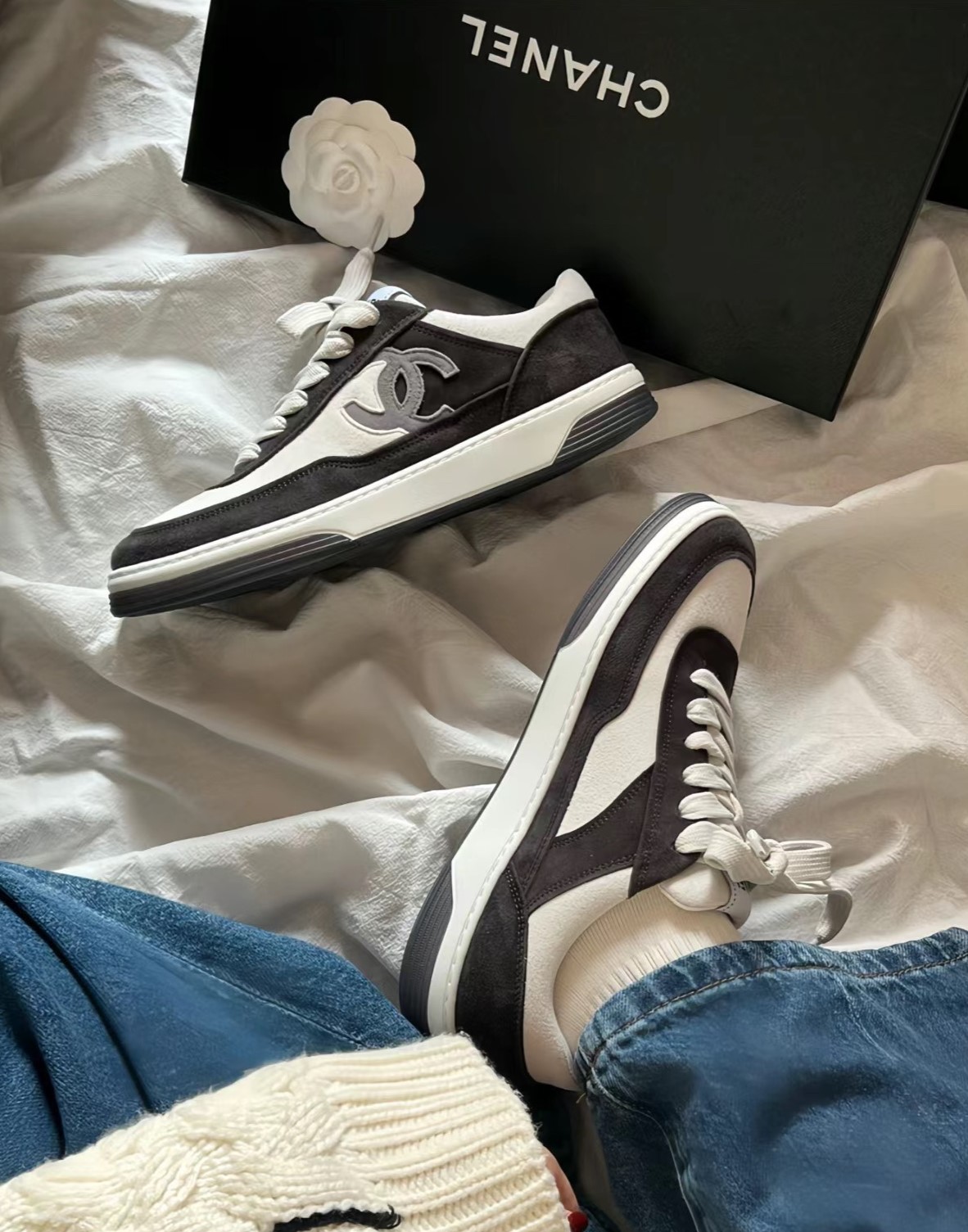 Chanel cc 로고 스웨이드 스니커즈