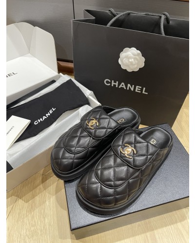CHANEL CC 턴락 뮬