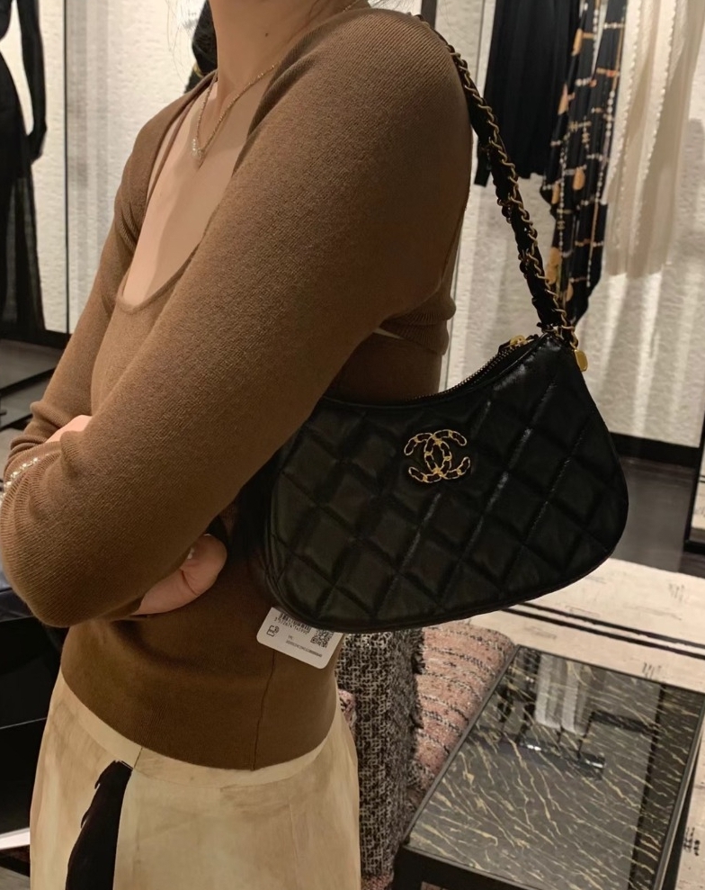 CHANEL 23K 19 호보백 스몰