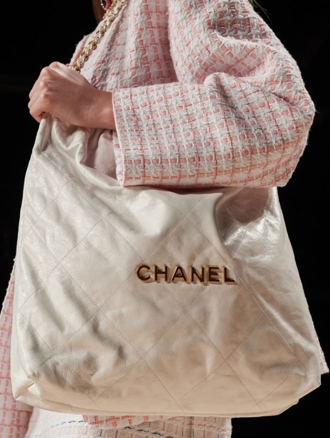 CHANEL 22 BAG White (+3size)