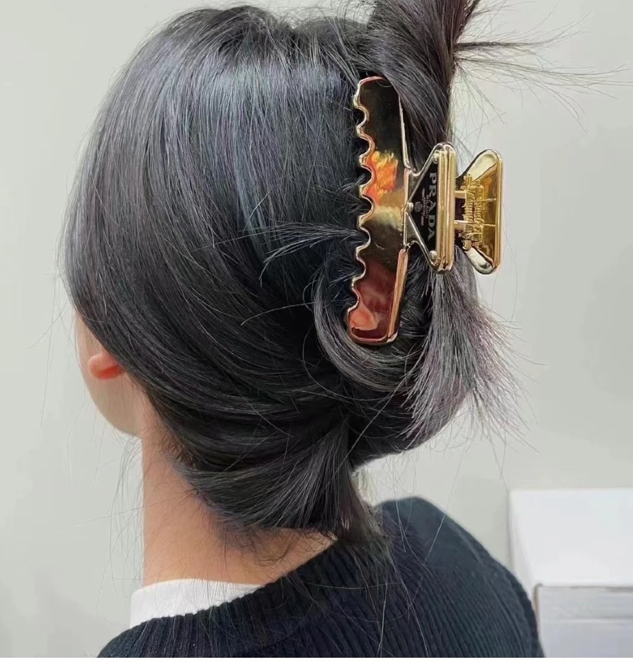 PRADA 프라다 헤어집게핀 2color