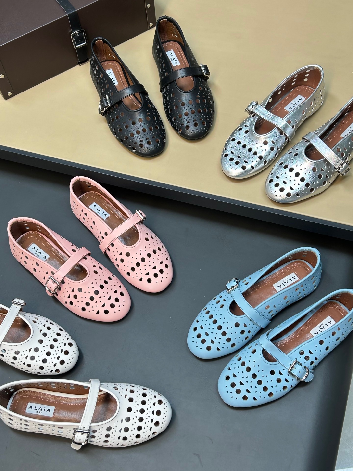 Alaia 알라이아 스웨이드 스톤 발레리나 플랫 (+3color)