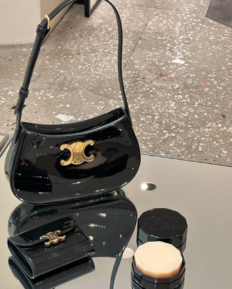 [Celine] 틸리 미디엄 에나멜 소가죽 클러치 115703