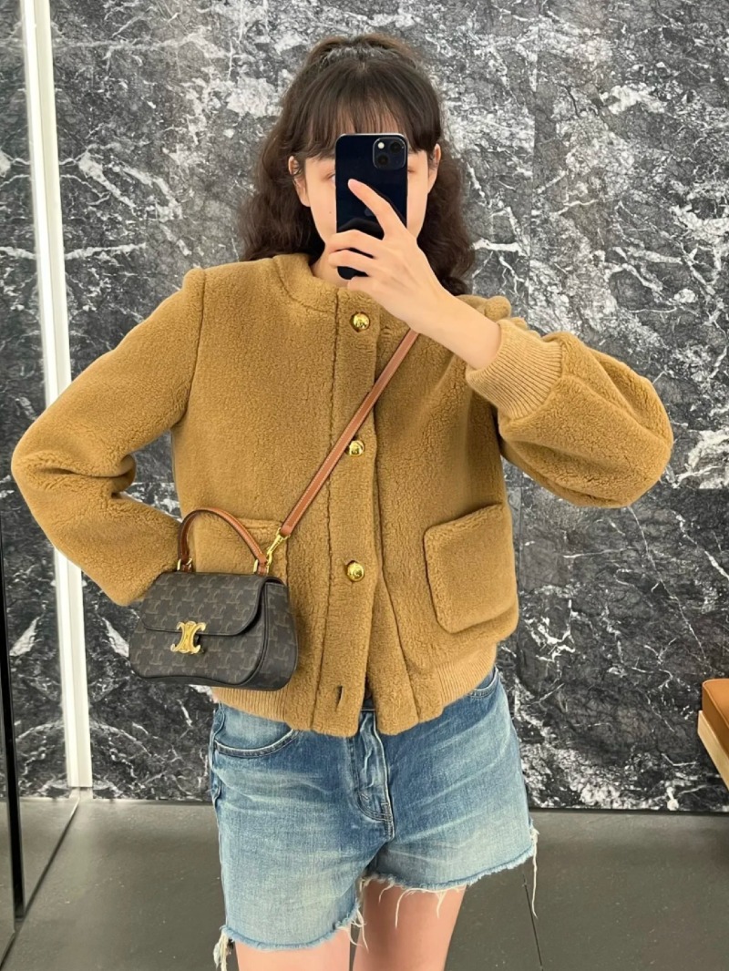 [Celine] 롤라 미디엄 로고 엠보 소가죽 클러치 115532