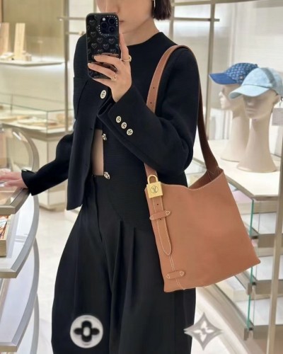 Louis Vuitton Low Key Hobo mm (+2color)
