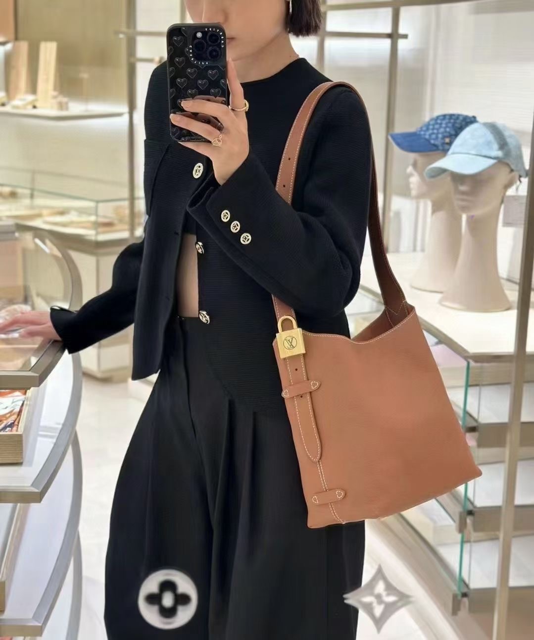 Louis Vuitton Low Key Hobo mm (+2color)