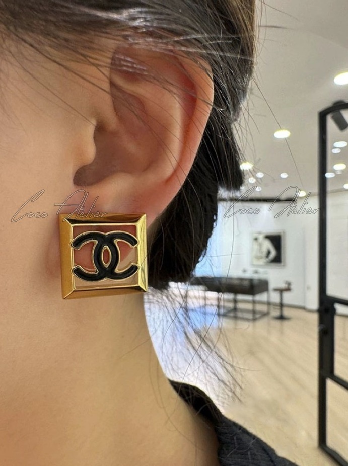 CHANEL 샤넬 CC 스퀘어 귀걸이