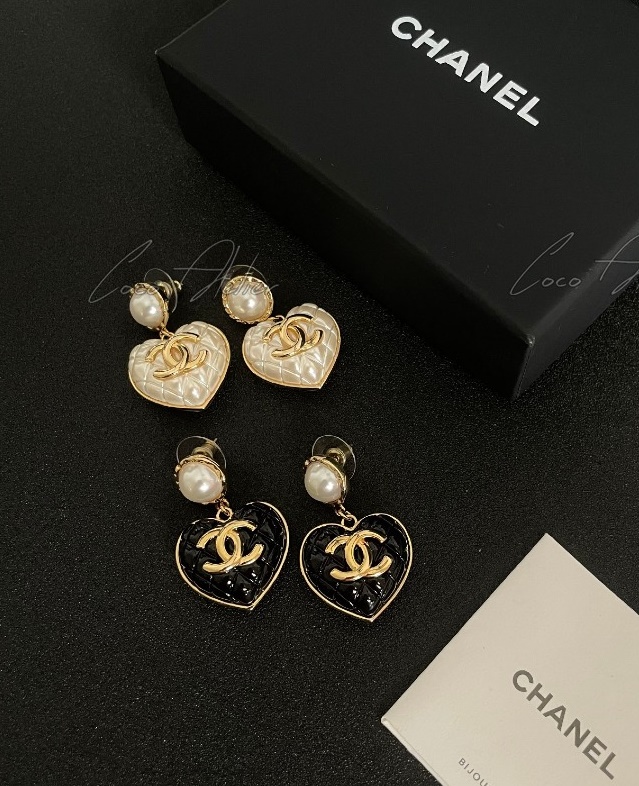 CHANEL 샤넬 하트 진주 귀걸이