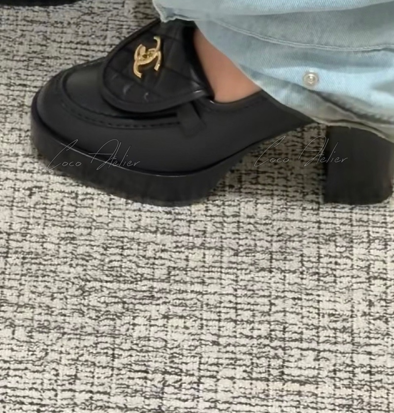 CHANEL 샤넬 퀼팅 턴락 펌프스