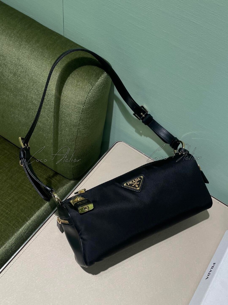 PRADA 프라다 리나일론 자물쇠 숄더백