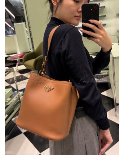 PRADA 프라다 미디움 가죽백