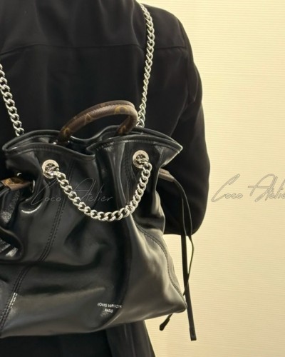 Louis Vuitton 루이비통 오프 듀티 바이브 M25522