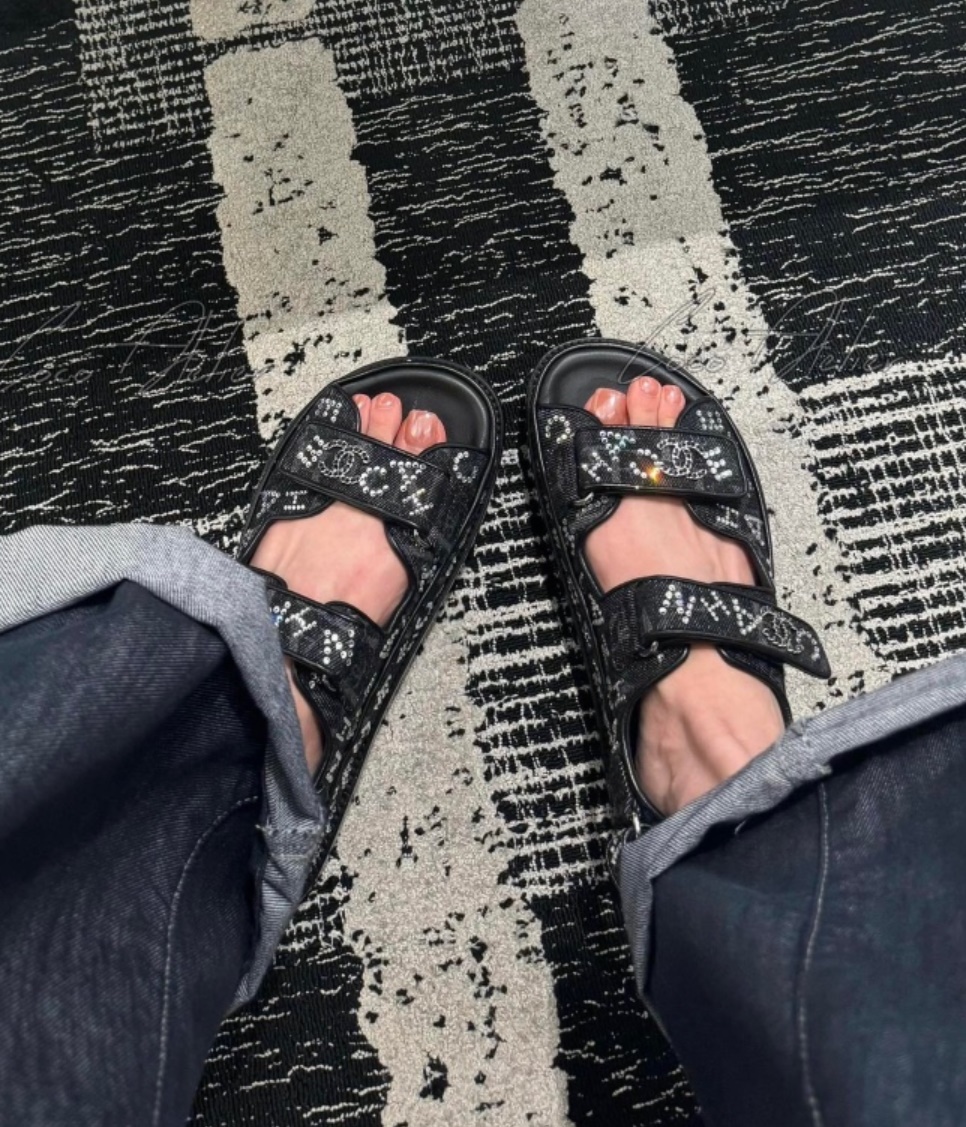 CHANEL 샤넬 벨크로 샌들