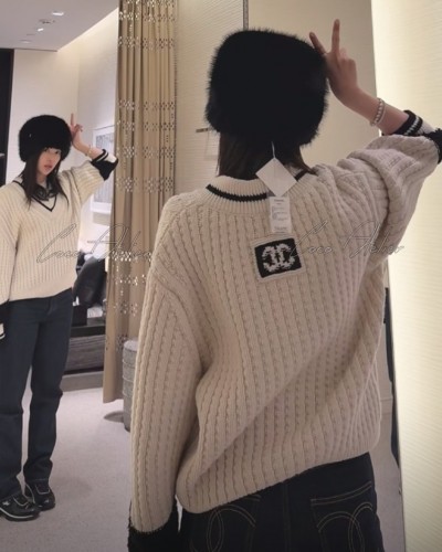 CHANEL 샤넬 브이넥  니트(+2color)