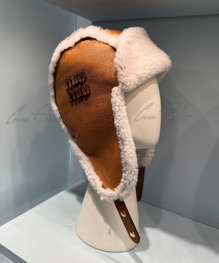 Miumiu  미우미우 시어링 트래퍼햇