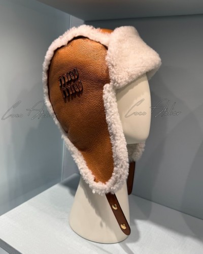 Miumiu  미우미우 시어링 트래퍼햇