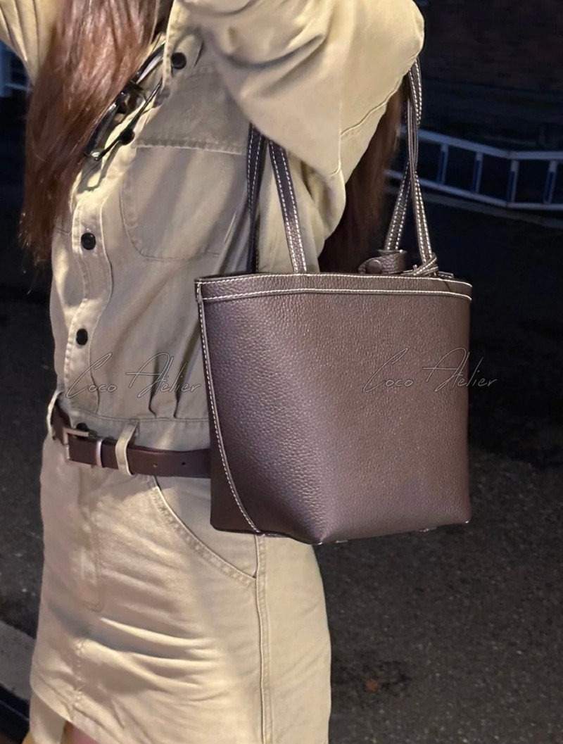 The Row 더로우 파크 스티치백