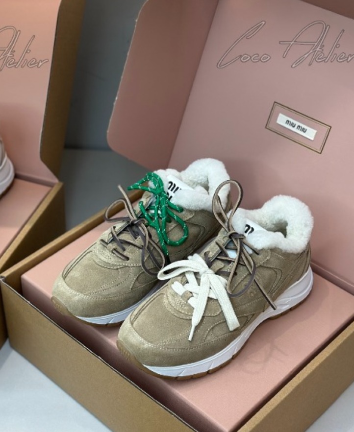 Miumiu 미우미우 시어링 스니커즈