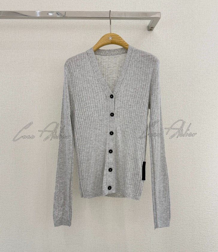 V-neck slim cardigan